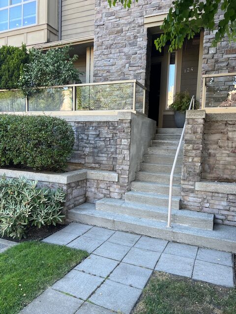 Commercial exterior cleaning services